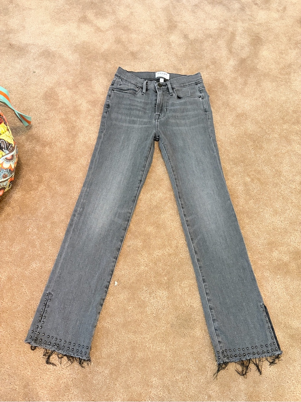 FRAME Le High Straight Crop in grizzly gray Size 25